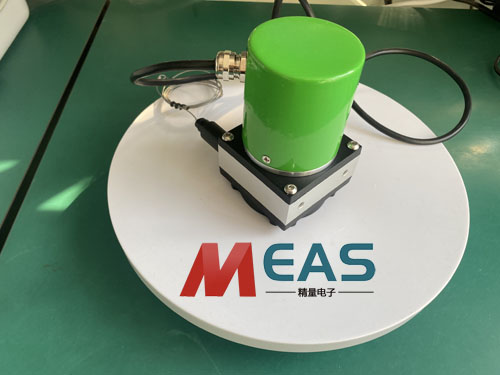拉線位移傳感器在工作中呈直線狀態(tài)移動 拉線位移傳感器在工作中呈直線狀態(tài)移動